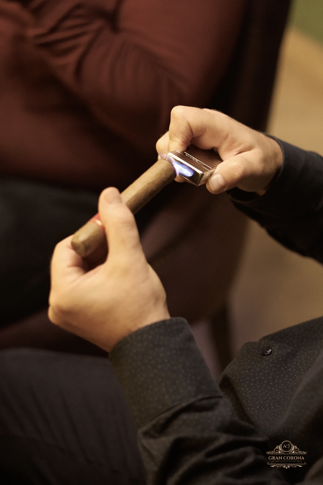 Поджигание сигары